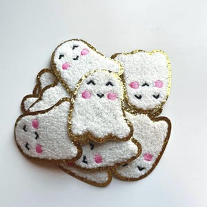 Cute ghost Iron-on chenille patch - 2.5 in / trucker hats / jean jacket accessories / Halloween / Iron-on / patches / fall/ diy / embroidery