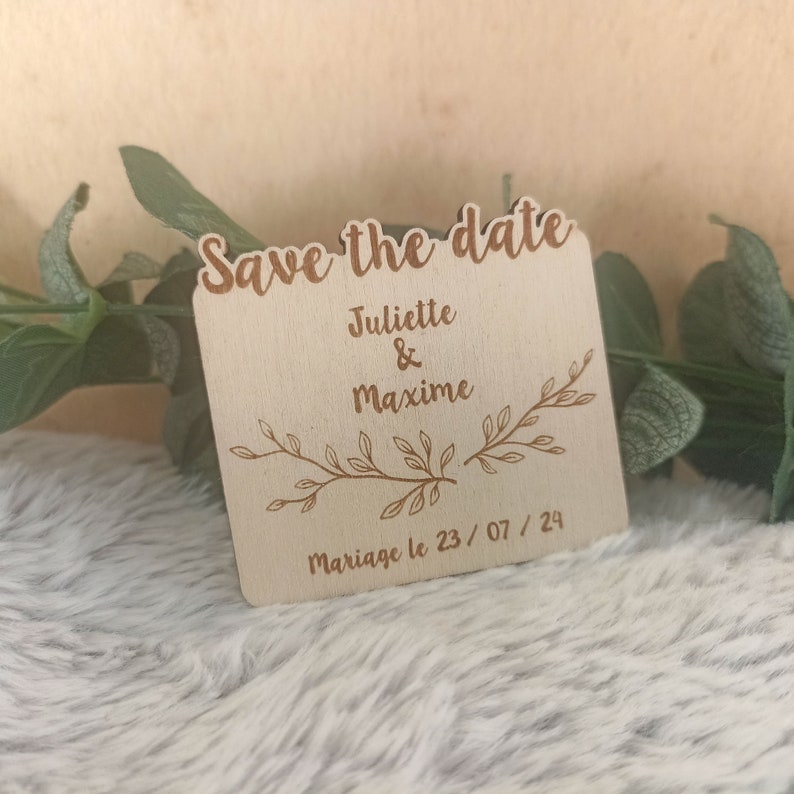Personalisierter Save the Date-Magnet aus graviertem Holz Ankündigungen für Hochzeiten und besondere Anlässe Branchage-Modell, Natur Bild 1