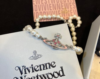 Collier ras de cou orné d'étoiles roses et de perles Vivienne Westwood
