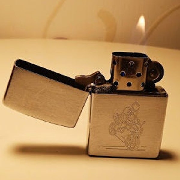 Authentique briquet essence ZIPPO, moto, argenté, vintage 2002, collection cadeau, accessoire fumeur