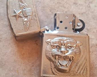 Mechero tormenta "VIETNAM", acero y metal cromado plateado, gasolina, revisado, colección, regalo de coleccionista vintage 1970, muy buen estado