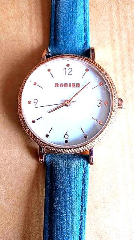 Montre Rose à Strass - Neuve Avec Pile Et étiquettes - Affichage à Aiguilles