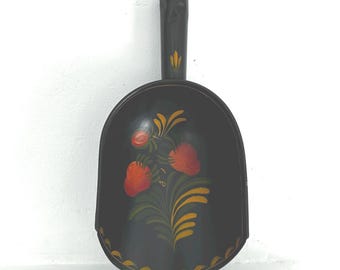 Vintage Toleware Metal Scoop: Strawberries, Hand Painted, Country Farmhouse, Decorative