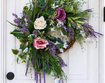 26" lavendelroos, paarsroze bloemen wijnstok, asymmetrisch boerderijdecor