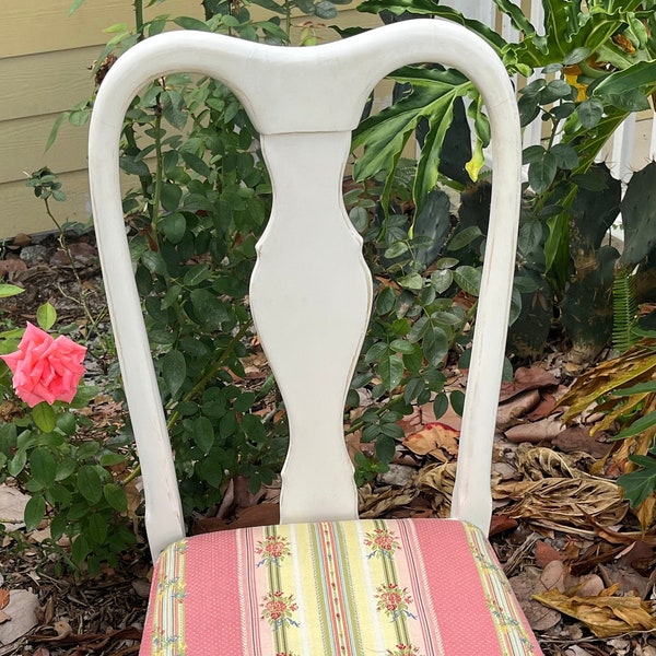 Unique White Queen Anne Vtg Chair-Classic cabriole front legs & Urn Slat Back-Boho Chic-White Painted Finish -Floral Upholstery-Gift For Her