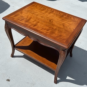 RareFind HENREDON French Country Nightstand-Vintage Rectangle Two Tier End Table-High Quality Bed Side Lamp Stand-Scallop Apron