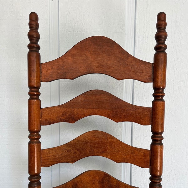 Decent Ladder back chair W/  Woven Rush Seat-Nutmeg Maple-Detailed Finial & Slats-Antique Living/Dinning Room Side Chair-Holiday Gift