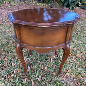 Louis XV Walnut Side Table W/ Drawer-Scalloped Edge&Apron-French Provincial End Table-Antique Round Nightstand-Lamp Table-Shipping NOT Free
