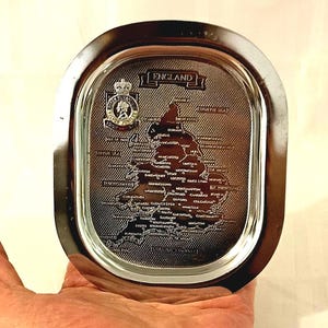 4x 13.6 cm Queen Elizabeth 25th Silver Jubilee Metal Coaster 1952-1977, with England Map. English Tray. Souvenirs. Collectible. Very Rare.