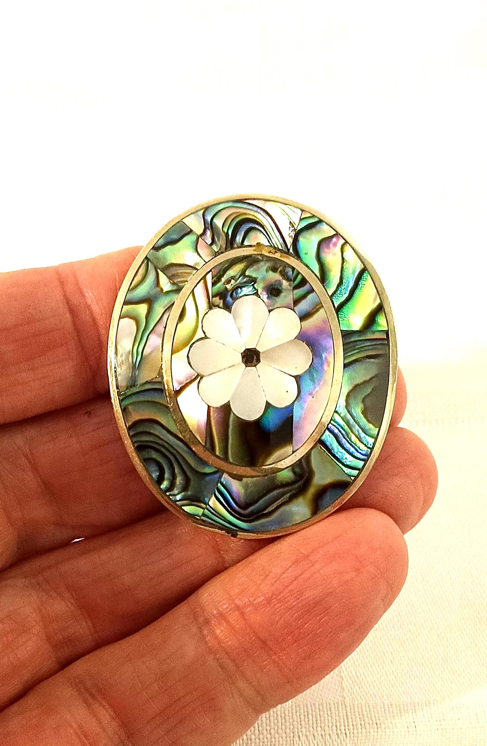 4.5 cm Abalone Shell and Alpaca Mother of Pearl Floral Brooch.
