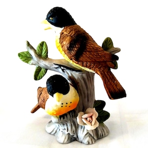 10.5 cm Ceramic Figurine &quot;Pair of Lewton Birds on a Branch&quot;, hand painted