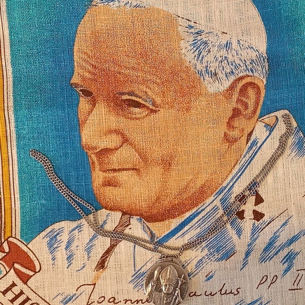 Papa JOHN PAUL II - Linen Wall Hanging and Medallion / Visit to Canada, 1984