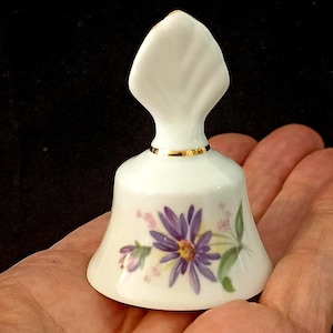 6.6 cm Bell in Fine Bone China with Flowers. Signed September. Made in England. Rare. Collectible.