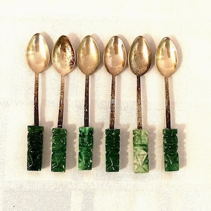9.5 cm Vintage Mexican set of 6 spoons in Mexican silver and jade in the Mayan/Aztec style.