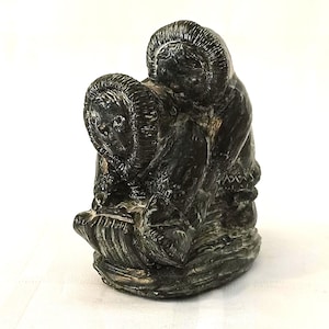 9 cm  Inuit Soapstone Sculpture &quot;Eskimo Couple on Sled&quot;.Edmund Wolf Canada.
