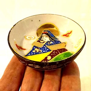 7.7 cm Miniature Japanese Moriage Satsuma Plate, Hand Painted, TT Takito 1925 Vintage.