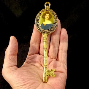 16,5 cm Key Cameo Portrait Rahmen. Gegossenes Metall mit 24K Gold überzogen. Hergestellt in Italien. Jahrgang.