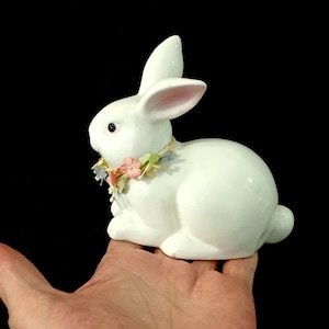 12 cm Porcelain Seated Rabbit by Russ Berry. Made in the Philippines. Vintage.