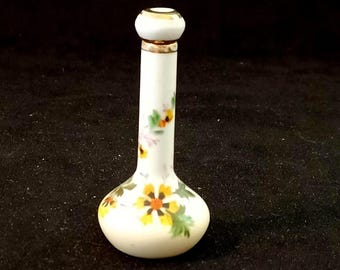 8 cm Perfume Bottle with Stopper with Floral Pattern Hand Painted in Royal Worcester Style. Rare. Collectible.