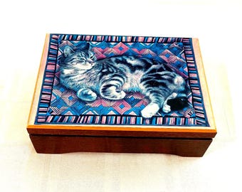 Cat  Lesley Anne Ivory San Francisco MUSIC Box Wood . Rare. Collectible.