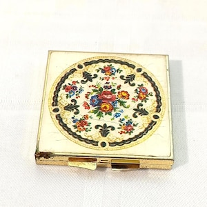 Boîte à pilules florale, quatre sections, boîte à cadeaux à motifs blancs, boîte à bijoux en métal doré, boîte à bijoux vintage, petite boîte à bijoux. Japon.