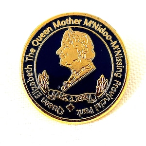 Queen Elizabeth Brooch in Honor of the Queen Mother&#39;s Centenary. Collectible. Made in the USA.