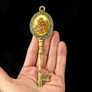 16 cm Key Cameo Portrait Rahmen. Gegossenes Metall mit 24K Gold überzogen. Hergestellt in Italien. Jahrgang.