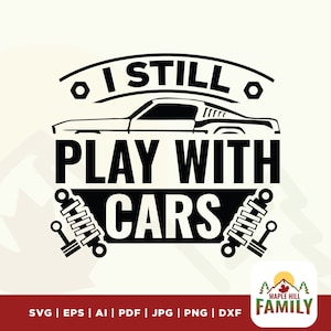 私はまだ車で遊んでいます svg、私はまだ遊んでいます svg、車好き svg、車のデカールのアイデア svg、車のシャツ svg、透明な背景、車で png