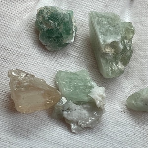 Exquisite - Rare - Green Herderite Gem Crystals Lot - Synergy 12 Crystal , 8.24g - Skardu, Pakistan