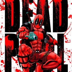 Pode incluir: Um personagem de banda desenhada vermelho e preto, Deadpool, é retratado em uma pose dinâmica com uma arma na mão. Ele está em pé na frente da palavra "DEADPOOL" em letras pretas com um fundo de respingos vermelhos.