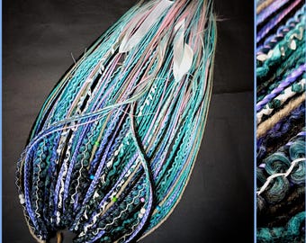 Rastas y trenzas sintéticas en azul menta, rosa y blanco, rastas de ganchillo estilo boho, extensiones de cabello SE y DE, cabello vikingo para festivales y raves, conjunto hecho a mano.