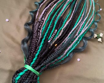 Rastas y trenzas sintéticas degradadas en verde, negro y gris, rastas de ganchillo estilo boho, extensiones de cabello SE DE, cabello vikingo para festivales y raves, conjunto hecho a mano.