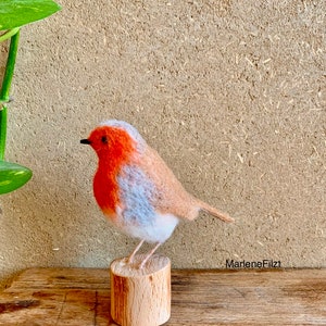 Robin felted image 3