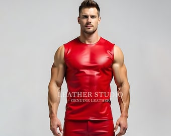 Könnte beinhalten: Ein ärmelloses rotes Leder-Tanktop mit Rundhalsausschnitt und dem Aufdruck "Leather Studio - Genuine Leather" auf der Vorderseite.
