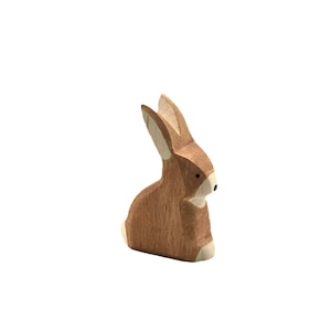 Handgefertigtes Holzspielzeug Tier - Hase braun sitzend I