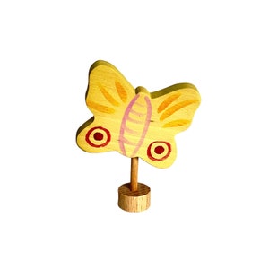 Ornamento de anel de aniversário de madeira aberto feito à mão - borboleta amarela