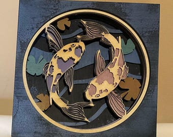 Muurdecoratie met koivissen in een schaduwdoos, meerkleurige 3D-weergave van gelaagd hout, een perfect cadeau voor een zen-woondecoratie.
