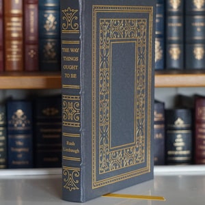 Puede incluir: Un libro de tapa dura de color azul oscuro con letras doradas en el lomo. El título es "The Way Things Ought To Be" de Rush Limbaugh.