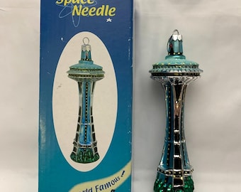 Seattle Space Needle 2009 Global Village Glass Studios Christmas Ornament 7" GUC
