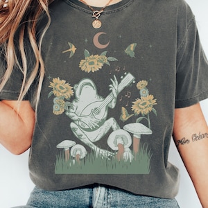 Vintage Graphic Frog Shirt, Vintage Retro 90s Tshirt, Frog Lover Gift, Cottagecore Toad Tee, Vintage Women Graphic Shirt, Gift For Boyfriend