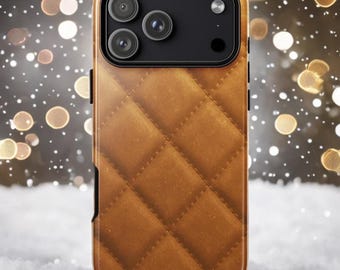Funda para iPhone color caramelo acolchado: textura cálida y acogedora con estética invernal neutra.