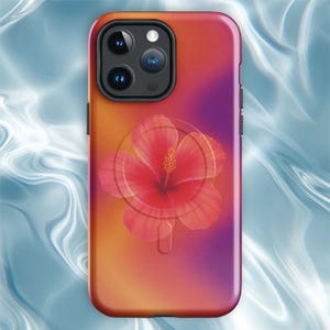 Puede incluir: Una funda para teléfono con un diseño degradado vibrante en naranja, rosa y morado. Una flor de hibisco rosa está centrada en la funda, con un anillo transparente a su alrededor. La funda tiene un recorte para las lentes de la cámara del teléfono.