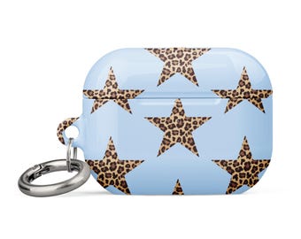 Capa para AirPods com estampa de oncinha azul celeste e estrelas, estilo glamouroso dos anos 2000.