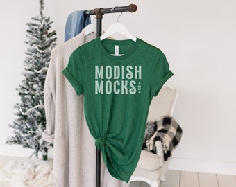 Bella Canvas 3001 Maqueta/ Bella Canvas Camisa Verde/ Maqueta de camiseta colgante/ Heather Grass Green 3001/ Maqueta de camiseta atada/ Camisa de Navidad