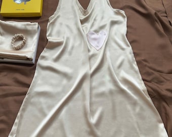 19momme Silk Nightgown beige with pink heart