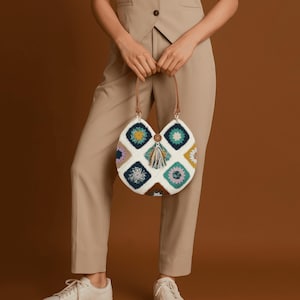 Crochet Granny Square Bag: Handmade Boho Shoulder Tote with Wooden Button