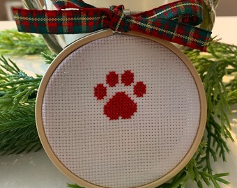 Adorno navideño personalizable con estampado de pata y nombre de mascota