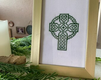 Imagen de bordado de cruz celta