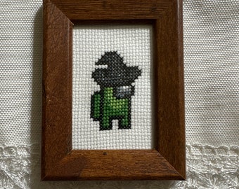 Imagen de punto de cruz del personaje Green Among Us