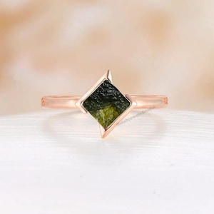Moldavite Ring,Dainty Small Moldavite Ring,Unique Moldavite Ring,meteorite ring,Authentic Moldavite,Handmade Ring,Christmas gift Silver Ring